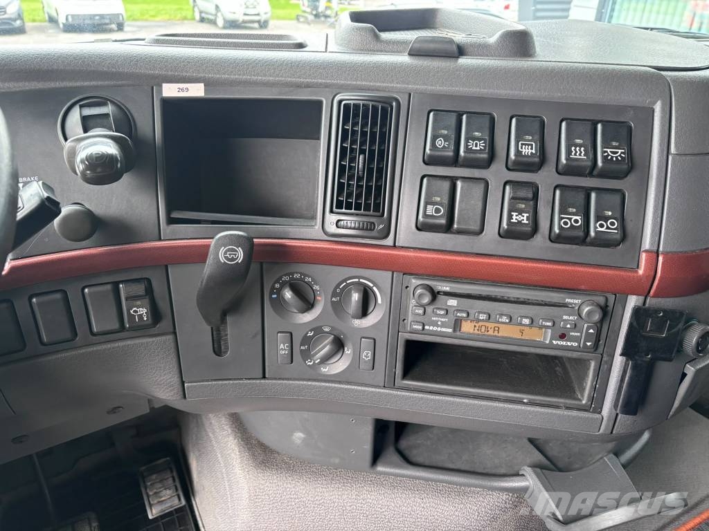 Volvo FH16 6x4 HMF 2220, vl laite+ vetopöytä lava Tovornjaki z žerjavom