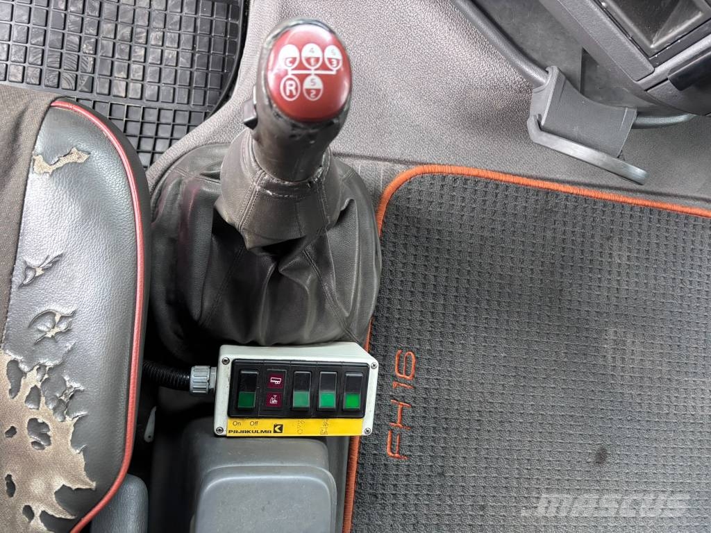 Volvo FH16 6x4 HMF 2220, vl laite+ vetopöytä lava Tovornjaki z žerjavom