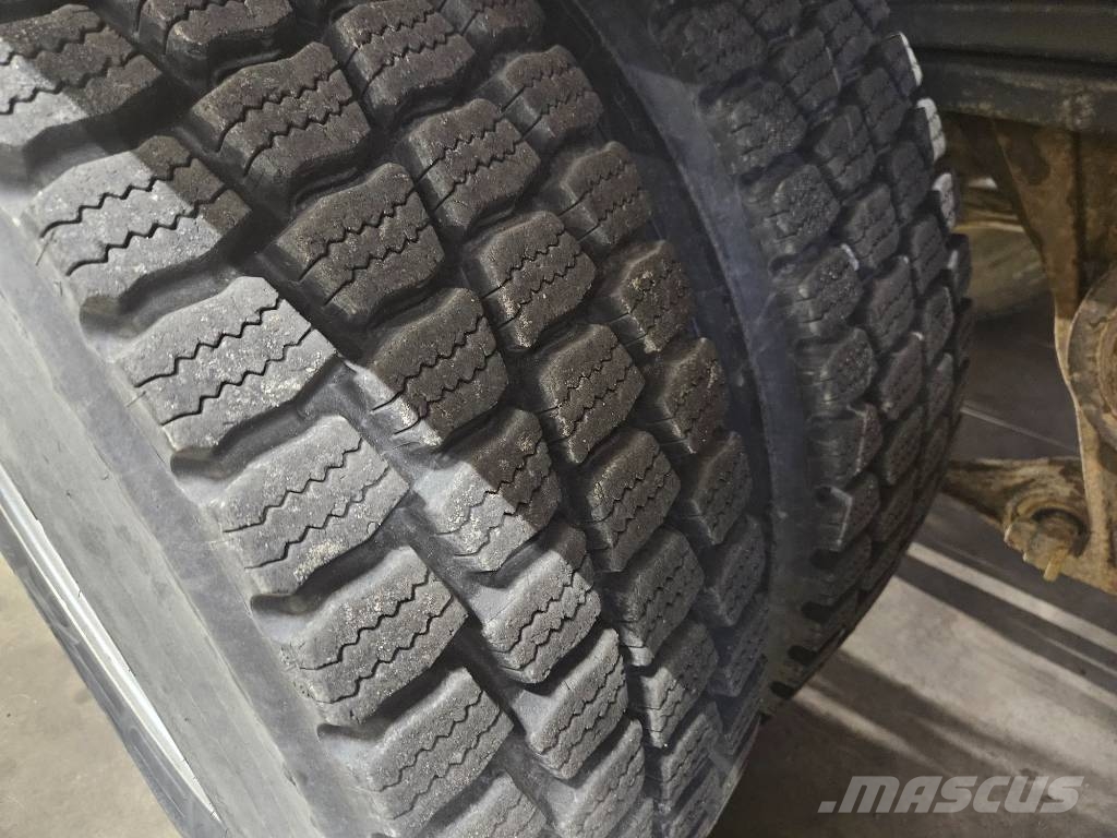 Volvo FH16 6x4 HMF 2220, vl laite+ vetopöytä lava Tovornjaki z žerjavom