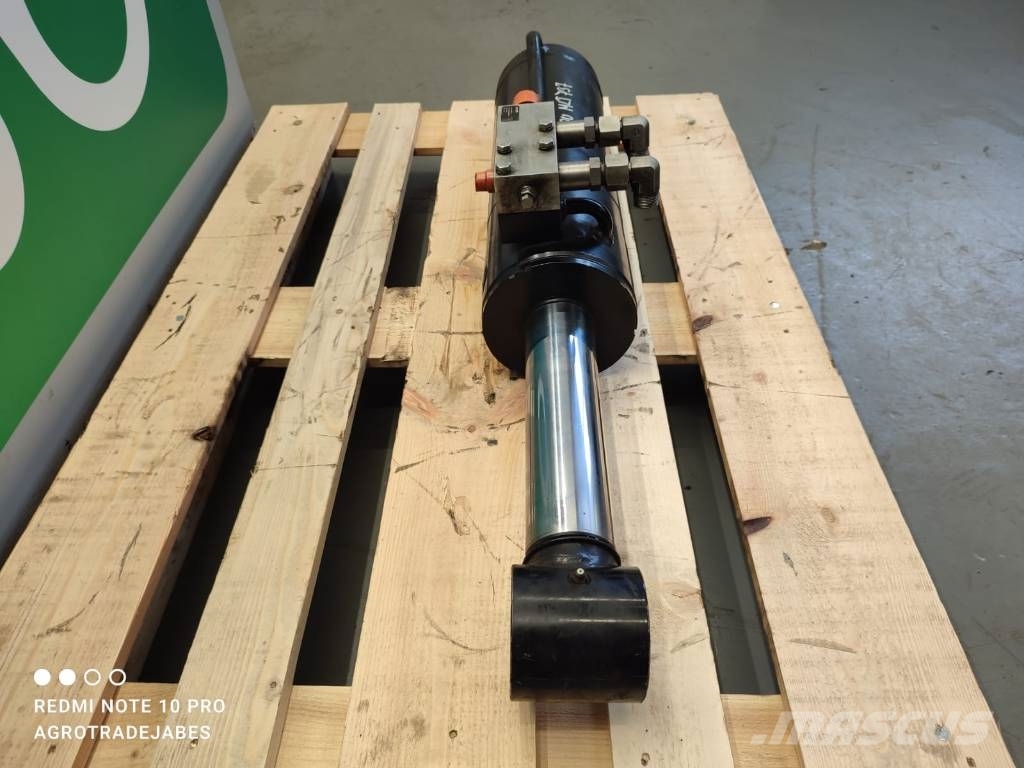 Manitou MLT 733 bucket leveling cylinder Booms and arms