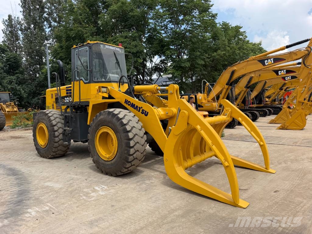 Komatsu WA 320 轮式装载机
