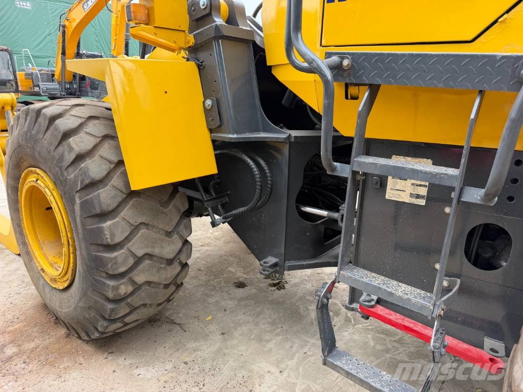 Komatsu WA 320 轮式装载机