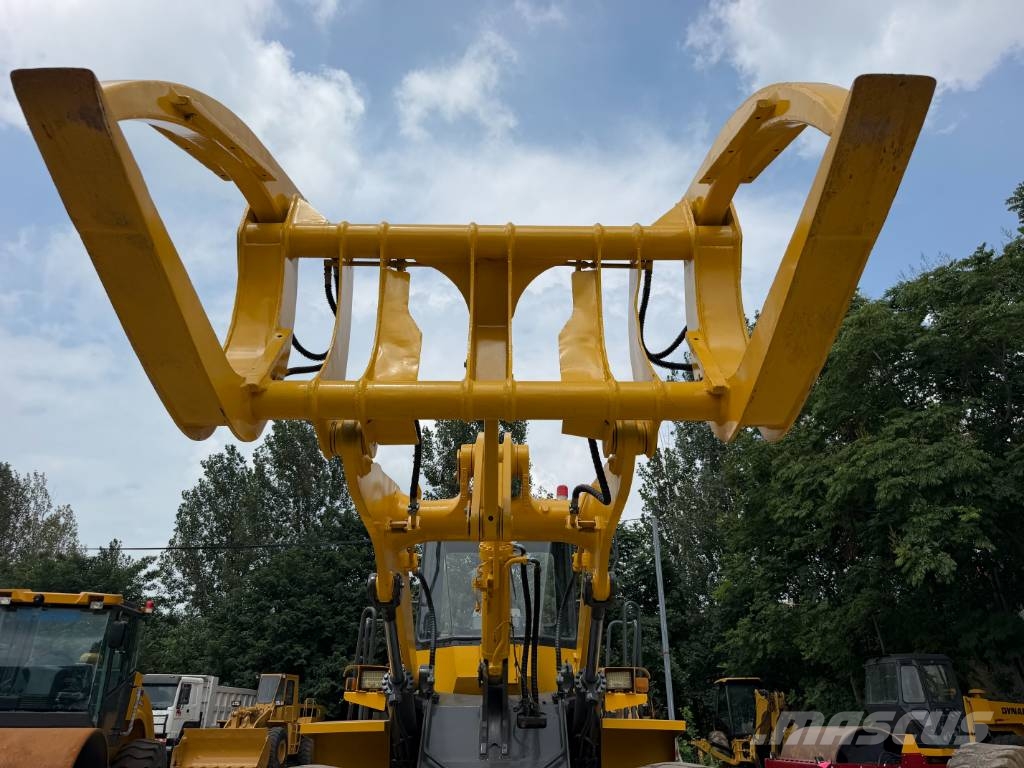 Komatsu WA 320 轮式装载机