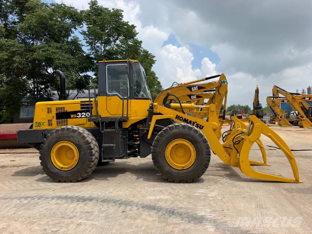 Komatsu WA 320 轮式装载机