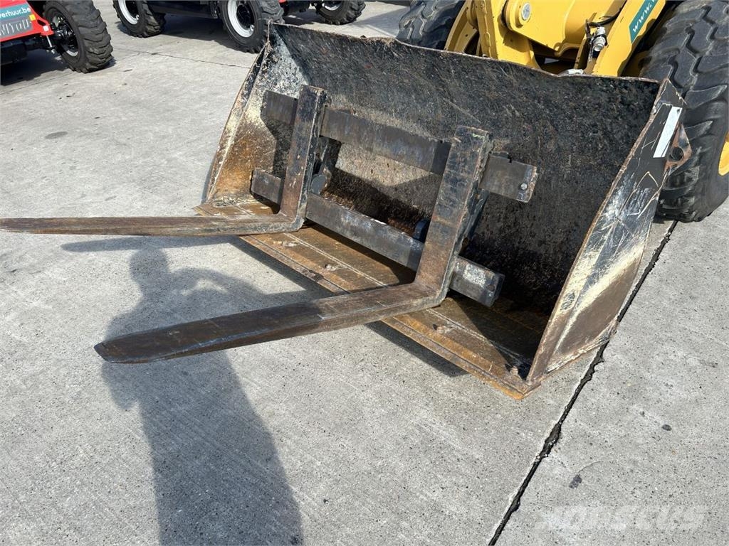 CAT 906 (9145) Višenamenski utovarivači