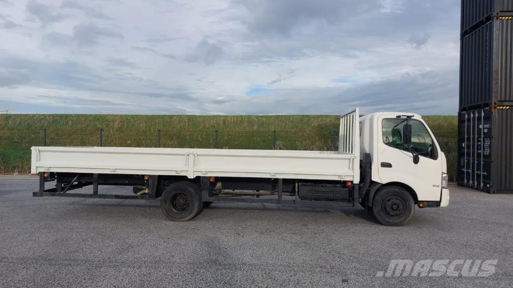 Hino XZU730L 8,5 TON GROSS Ldv/dropside