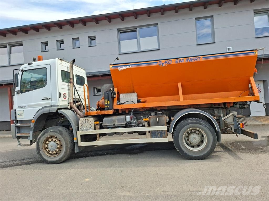 Mercedes-Benz 1823 4X4 شاحنات بمقصورة وهيكل