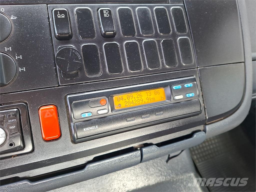 Mercedes-Benz 1823 4X4 شاحنات بمقصورة وهيكل