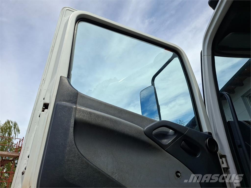 Mercedes-Benz 1823 4X4 شاحنات بمقصورة وهيكل