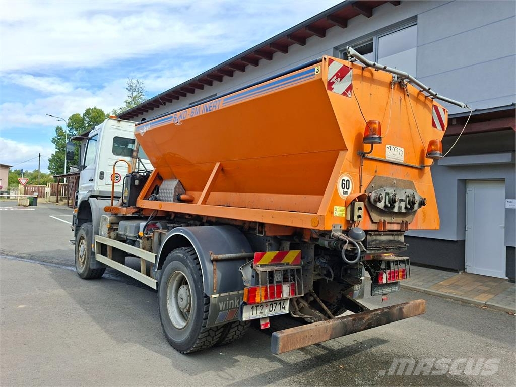 Mercedes-Benz 1823 4X4 شاحنات بمقصورة وهيكل