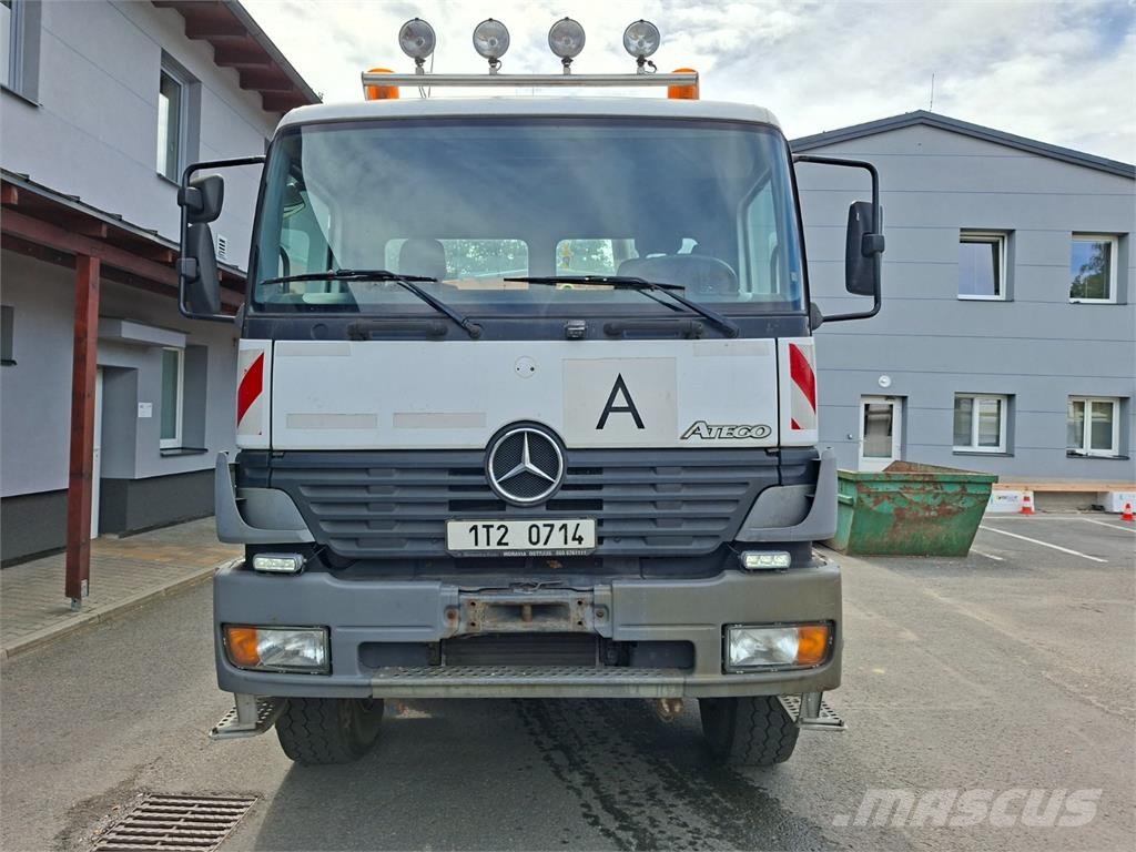 Mercedes-Benz 1823 4X4 شاحنات بمقصورة وهيكل