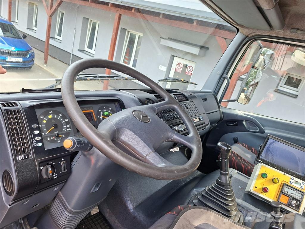 Mercedes-Benz 1823 4X4 شاحنات بمقصورة وهيكل