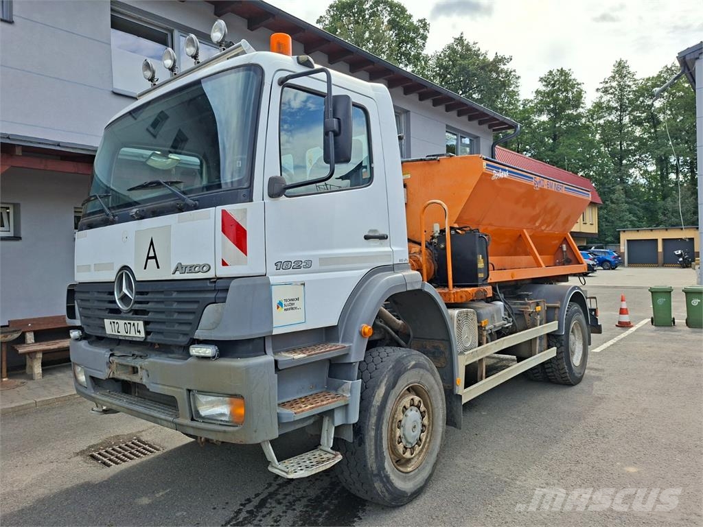 Mercedes-Benz 1823 4X4 شاحنات بمقصورة وهيكل