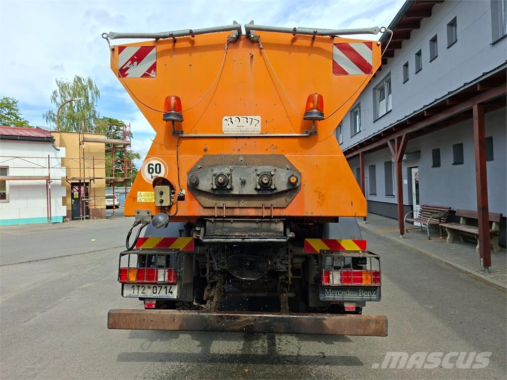Mercedes-Benz 1823 4X4 شاحنات بمقصورة وهيكل