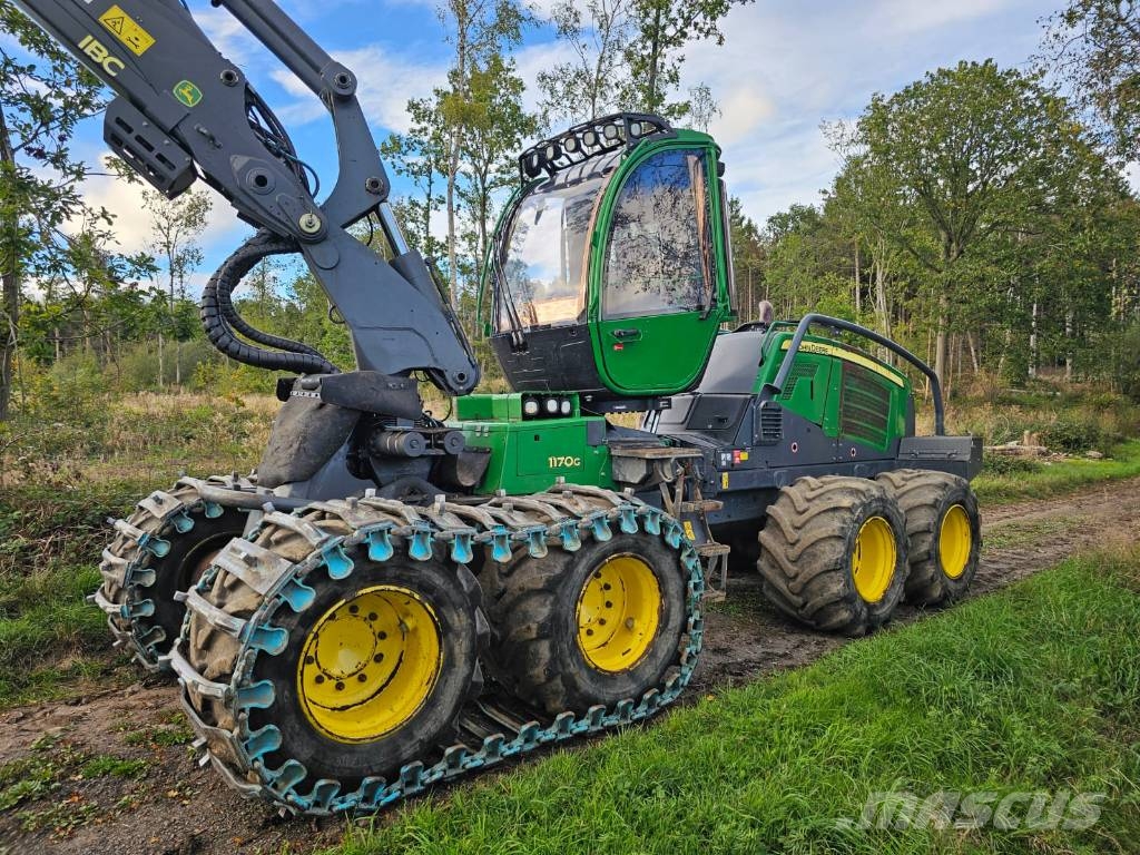 John Deere 1170G Timber Harvester/H414 Head حصادات