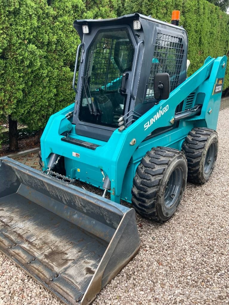Sunward SWL 3230 Bobcat S 650 لوادر انزلاقية التوجيه