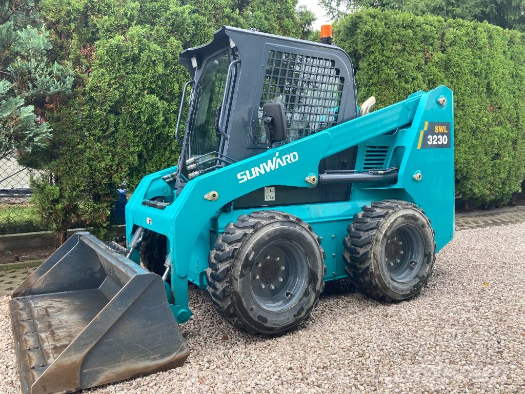 Sunward SWL 3230 Bobcat S 650 لوادر انزلاقية التوجيه