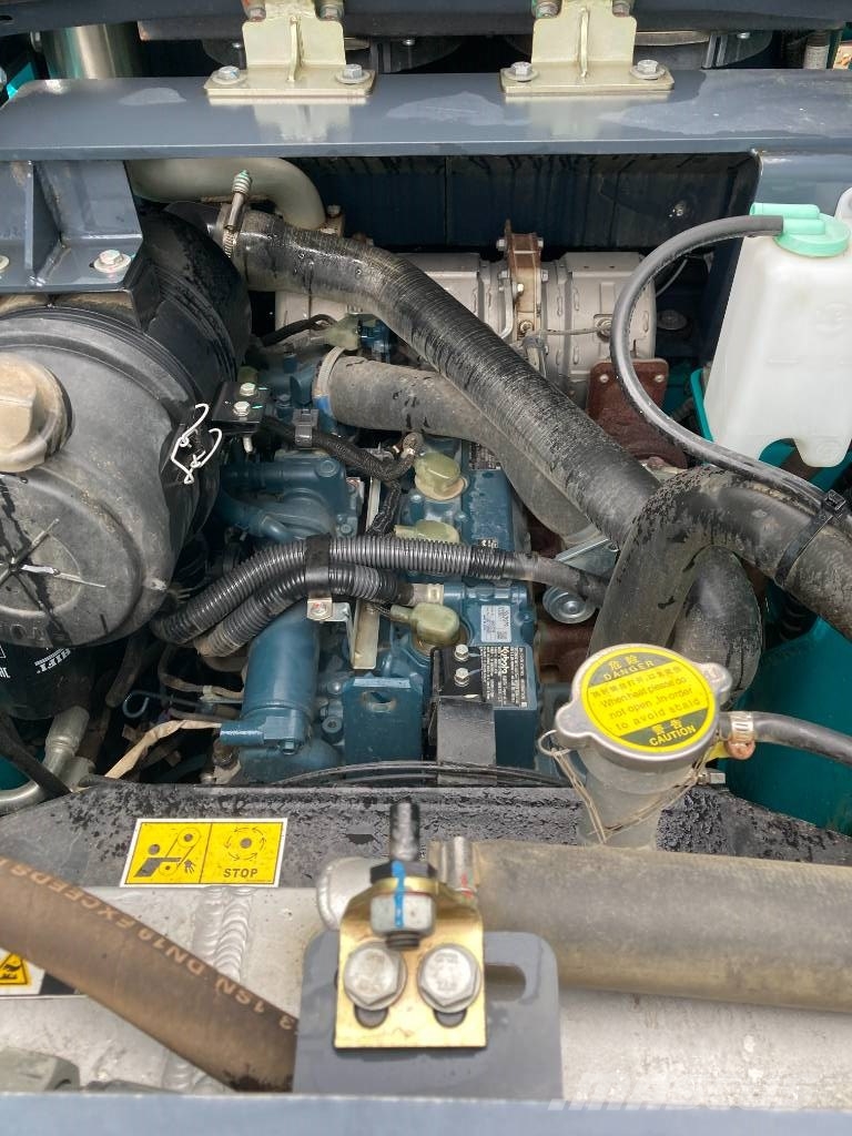 Sunward SWL 3230 Bobcat S 650 لوادر انزلاقية التوجيه