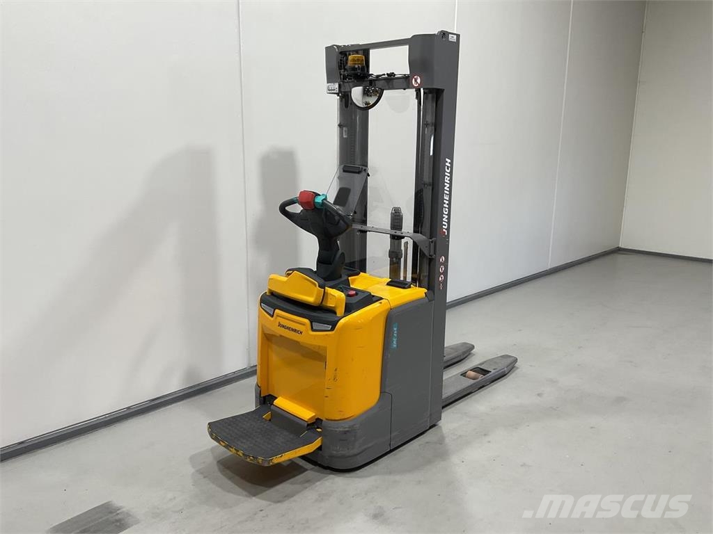 Jungheinrich ERC 214 自走式スタッカー