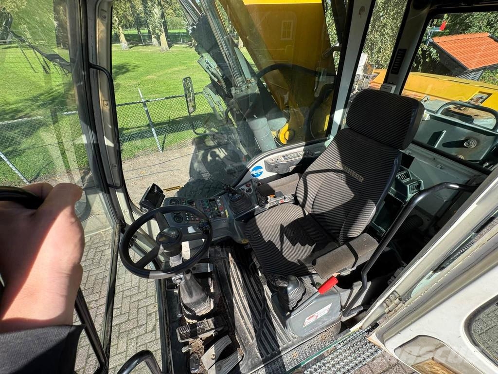 Liebherr A312 Mobiele kraan CW30 + kenteken Gumikerekes kotrók