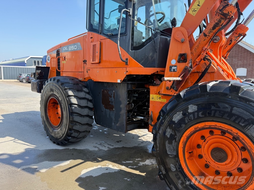 Doosan DL 250-3 Pyöräkuormaajat