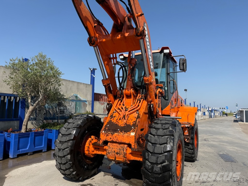 Doosan DL 250-3 Pyöräkuormaajat