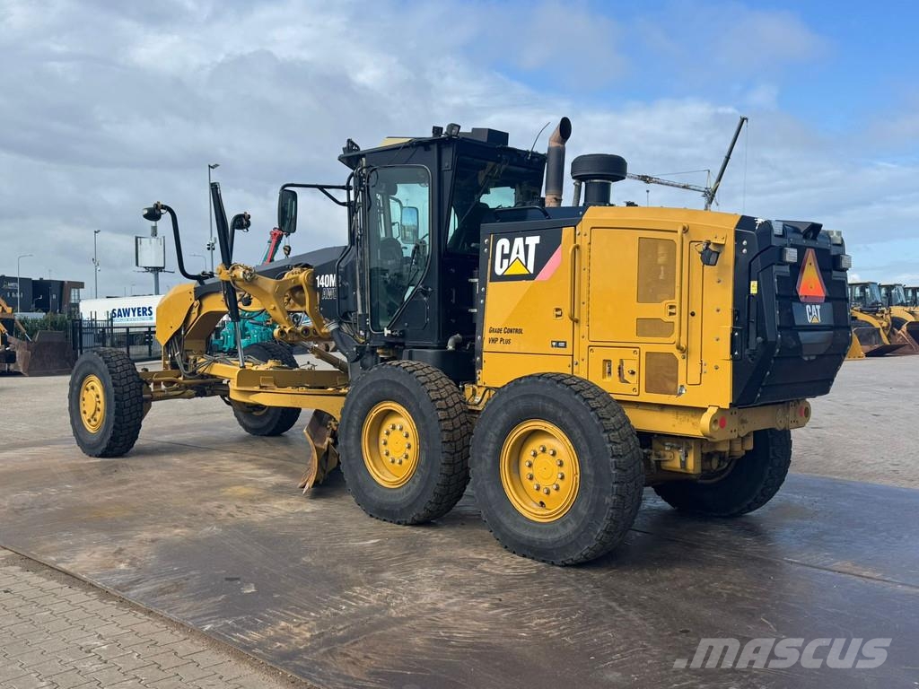 CAT 140M2 AWD Грейдери