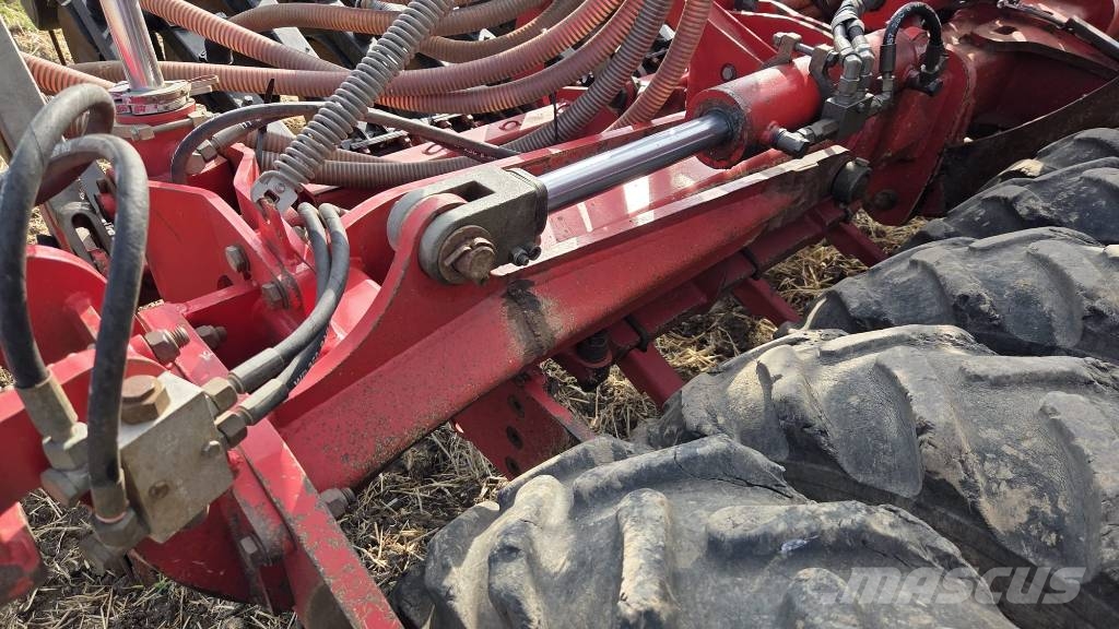 Horsch Focus 4 TD مثاقيب مدمجة
