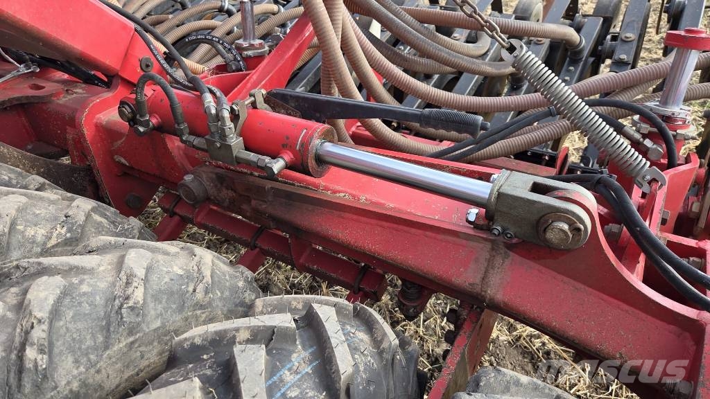 Horsch Focus 4 TD مثاقيب مدمجة
