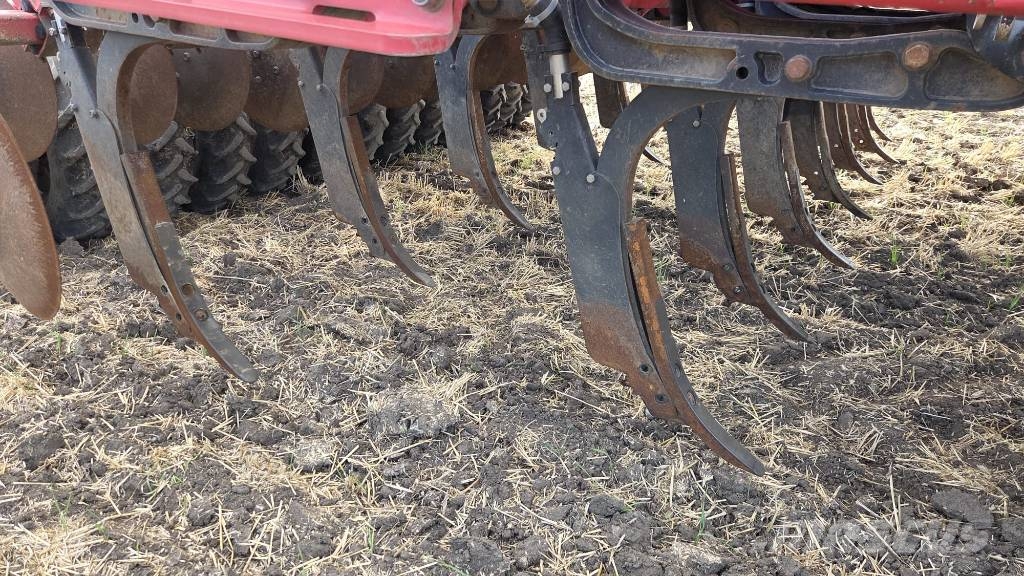 Horsch Focus 4 TD مثاقيب مدمجة