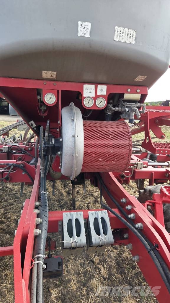 Horsch Focus 4 TD مثاقيب مدمجة