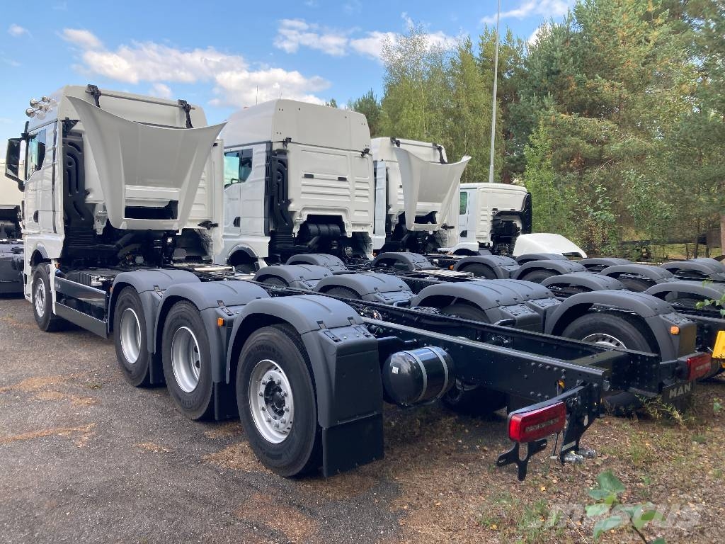 MAN TGX 35.520 8x4-4 BL CH chassi 平板车