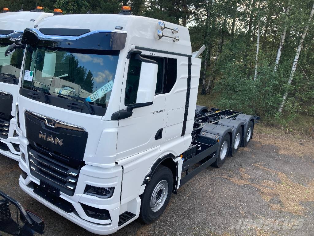 MAN TGX 35.520 8x4-4 BL CH chassi 平板车