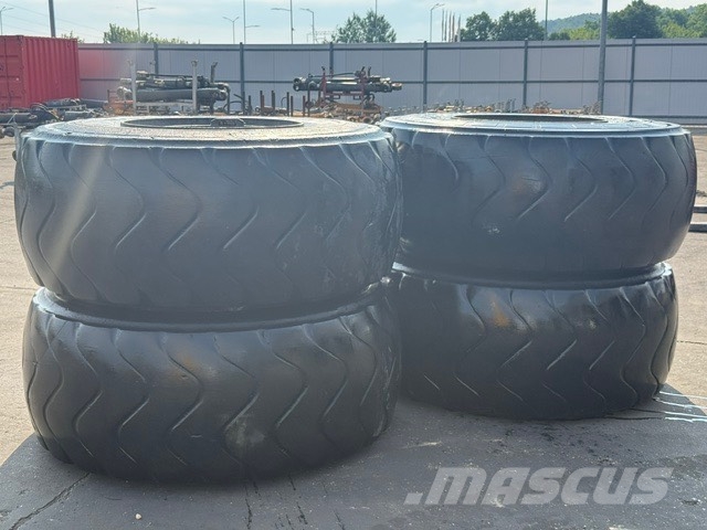 Liebherr L 576 Complete wheel set Dekk, hjul og felger