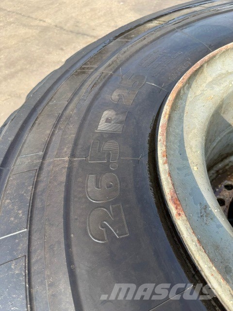 Liebherr L 576 Complete wheel set Dekk, hjul og felger