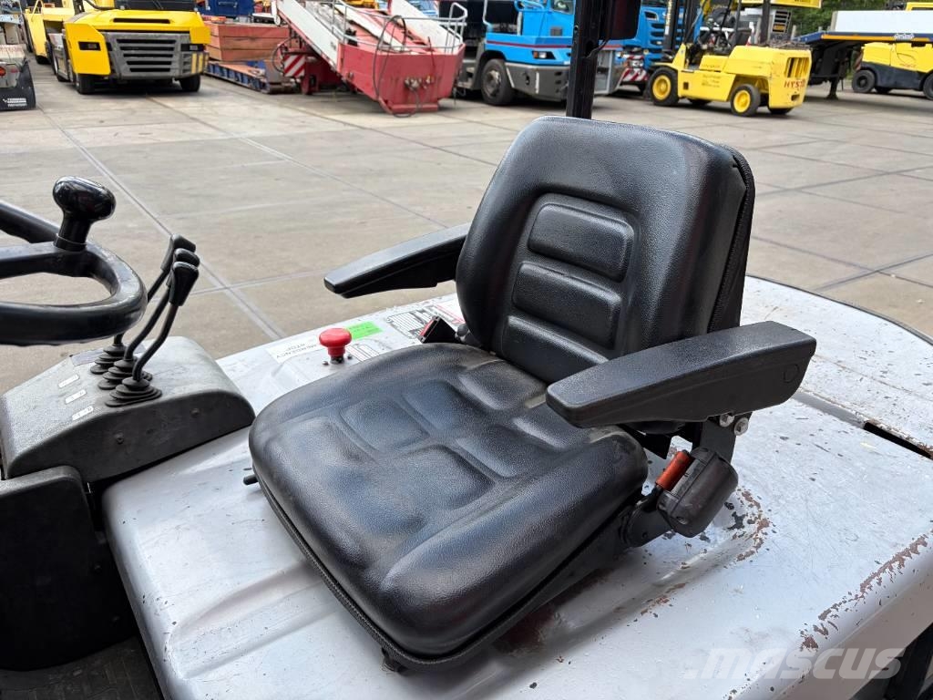 Nissan GQ02 L 30 CU Electric forklifts