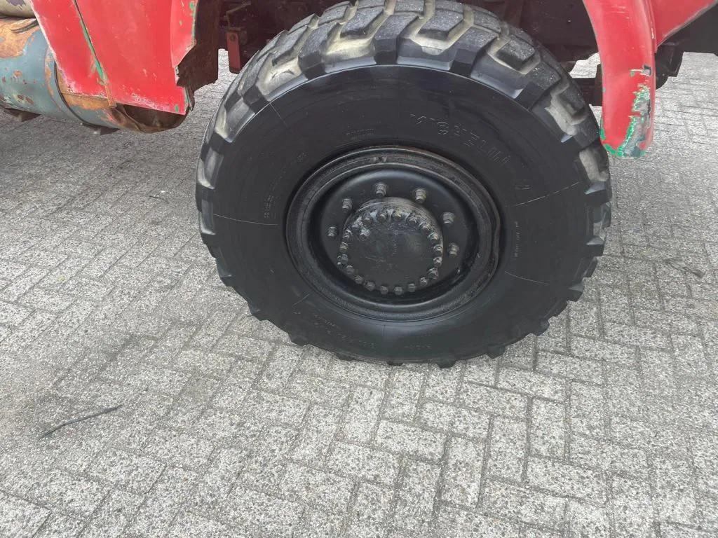 Mercedes-Benz 813 + Manual + Kipper + 4x4 Sora- ja kippiautot