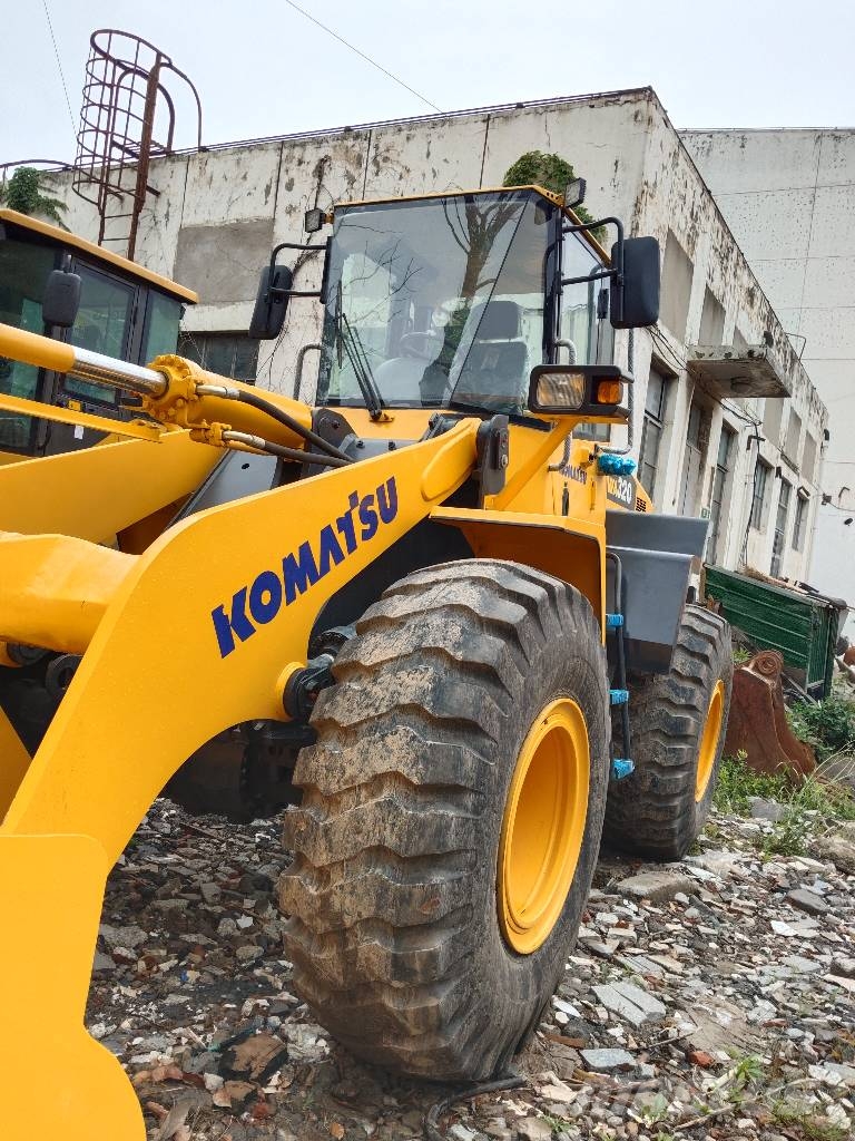 Komatsu WA 320-5 - Second Hand Excavator for Sale Wielladers