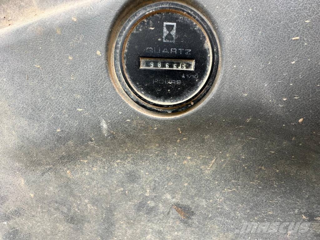 New Holland 305 Rupsgraafmachines
