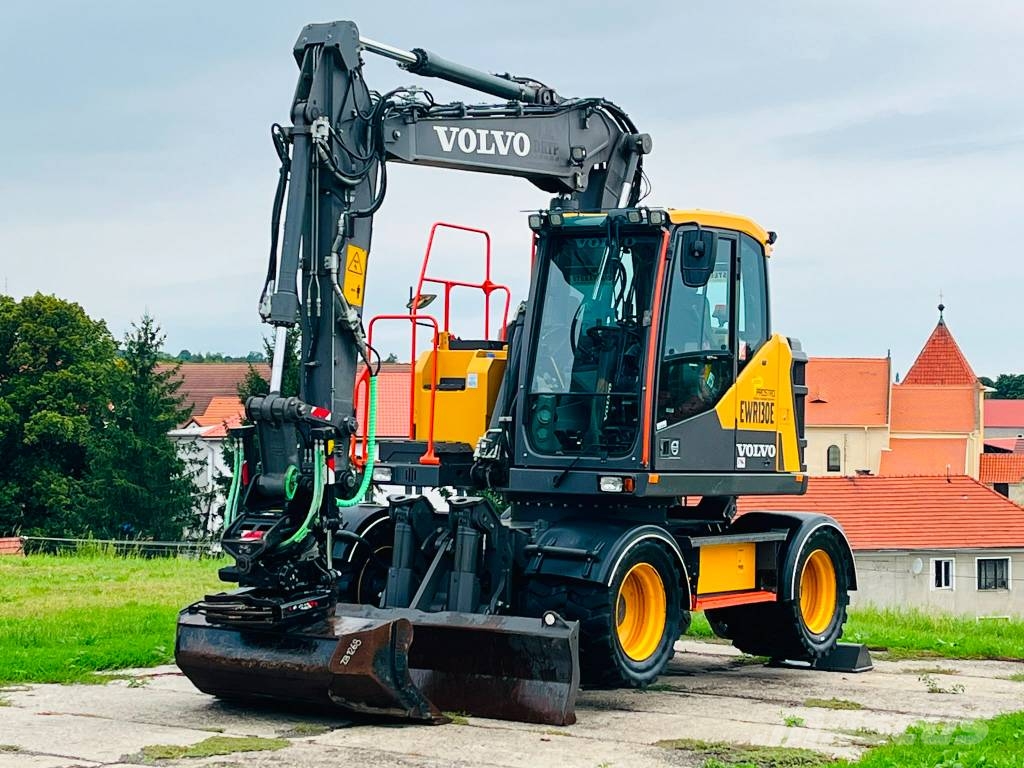 Volvo EWR 130 E حفارات بعجل
