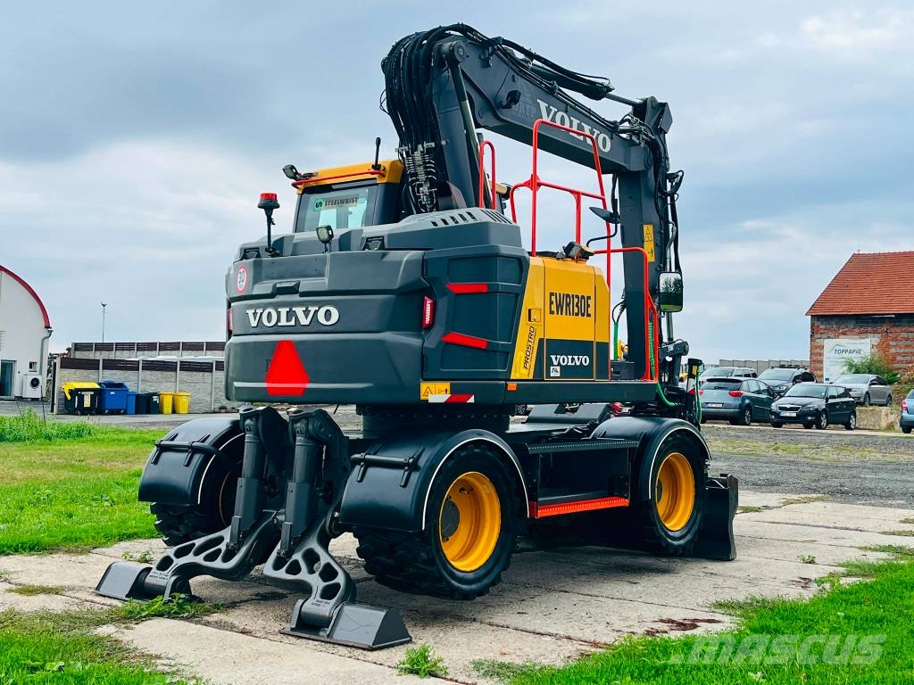 Volvo EWR 130 E حفارات بعجل