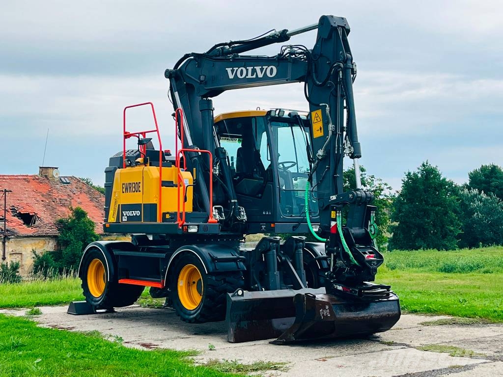 Volvo EWR 130 E حفارات بعجل
