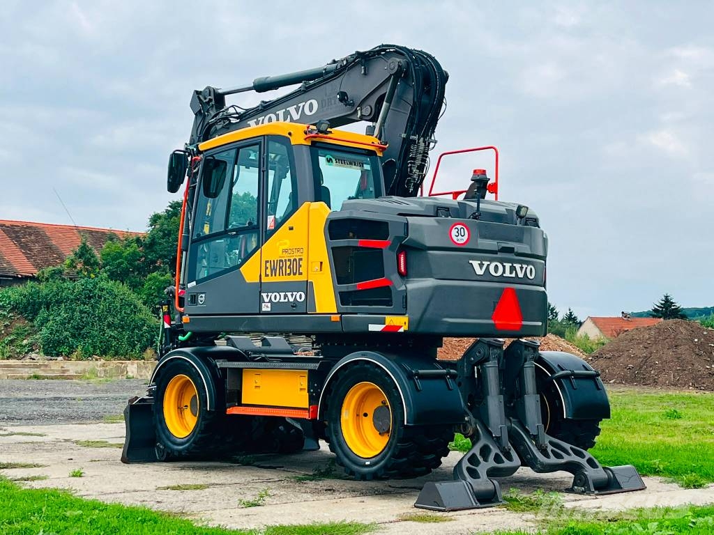 Volvo EWR 130 E حفارات بعجل