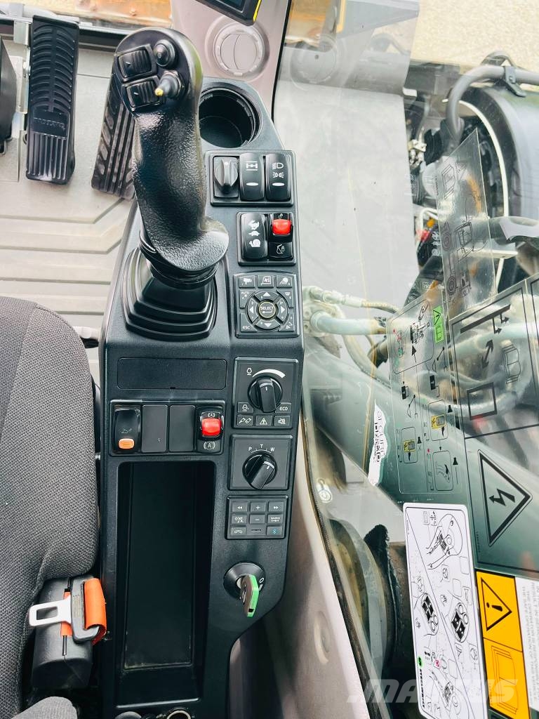 Volvo EWR 130 E حفارات بعجل