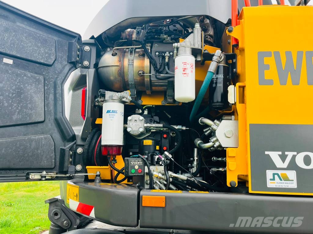 Volvo EWR 130 E حفارات بعجل