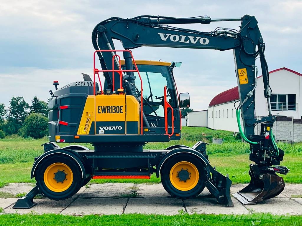 Volvo EWR 130 E حفارات بعجل
