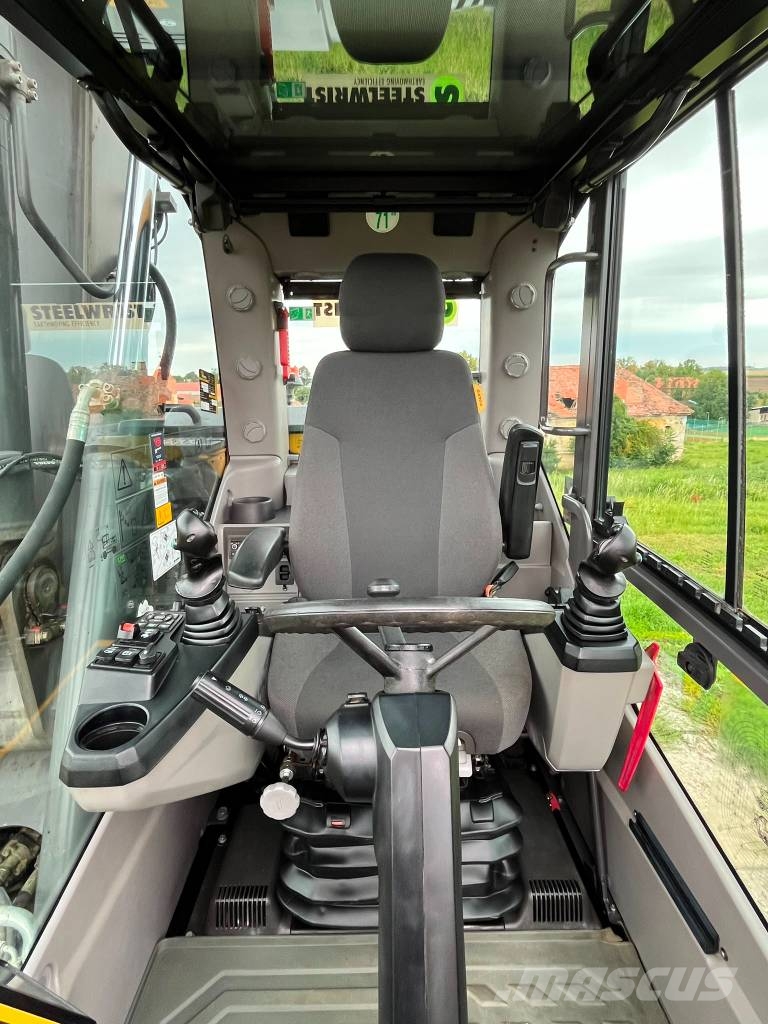 Volvo EWR 130 E حفارات بعجل