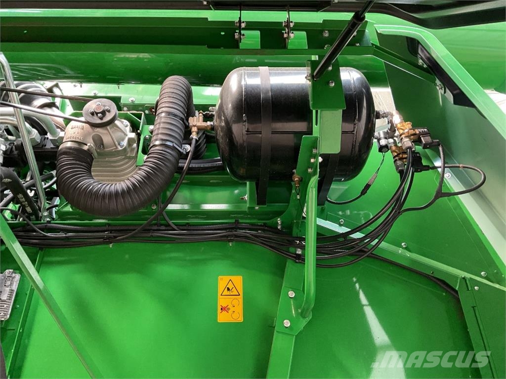 John Deere T670 Зернозбиральні комбайни