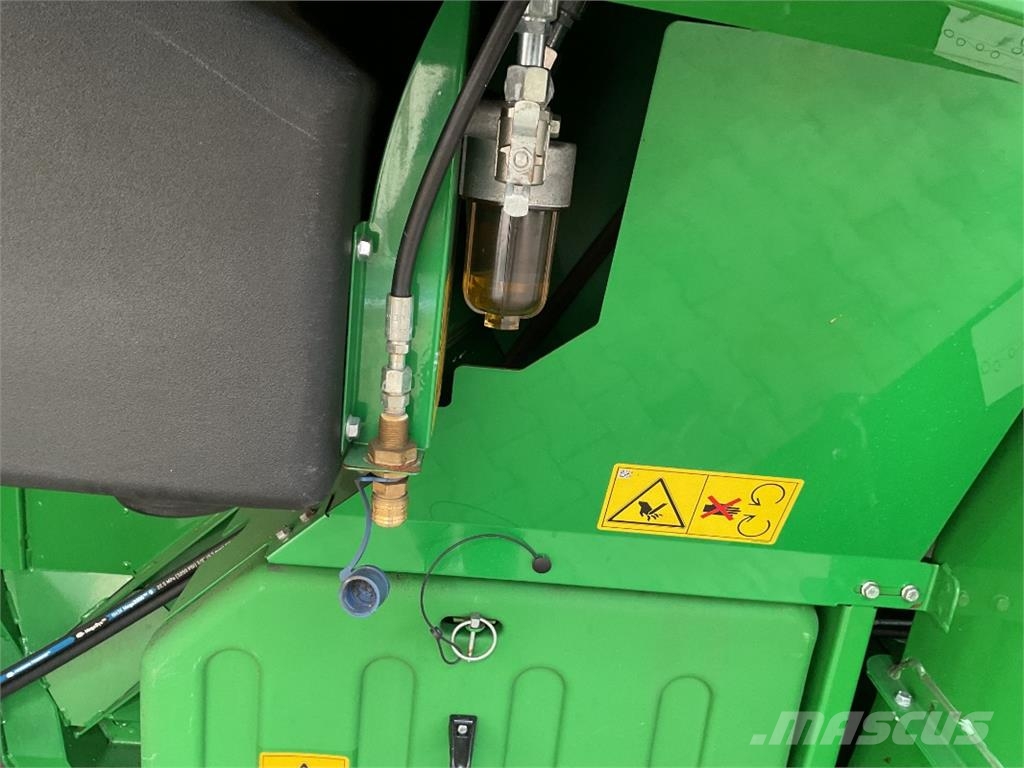 John Deere T670 Зернозбиральні комбайни