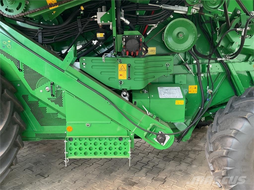 John Deere T670 Зернозбиральні комбайни